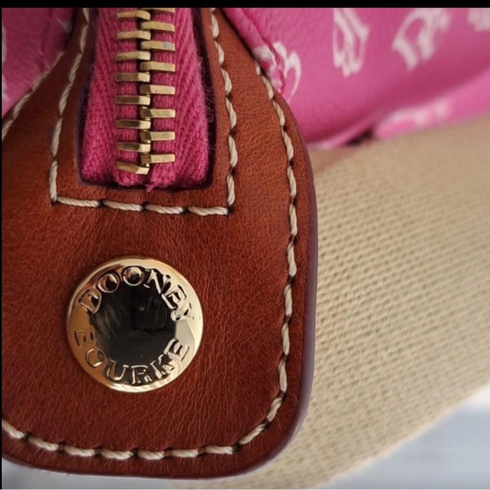 Like new EUC pink Gretta duffle weekender bag from Dooney & Bourke! 💕RARE💕 - Picture 6 of 13